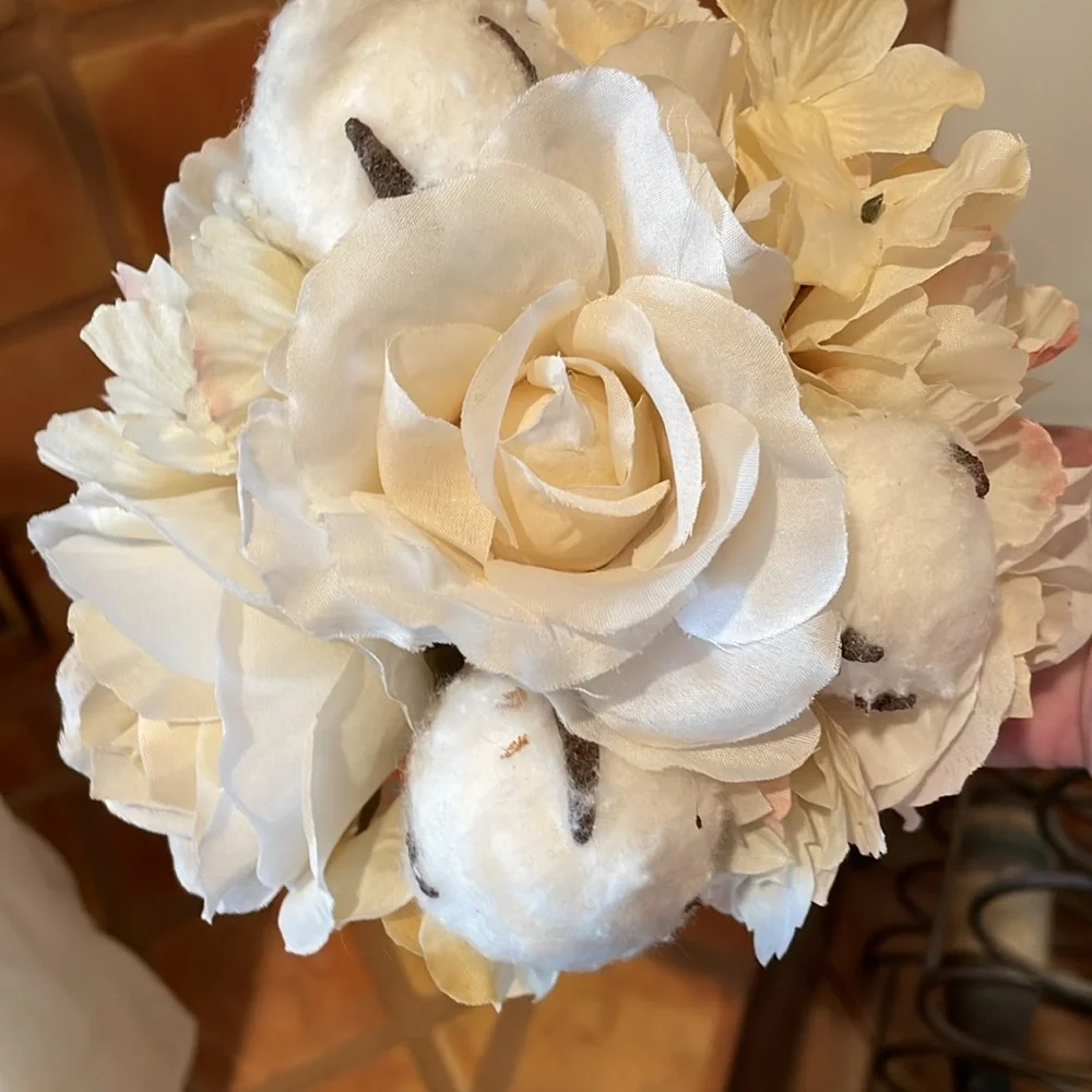 Small faux floral bouquet, NWT